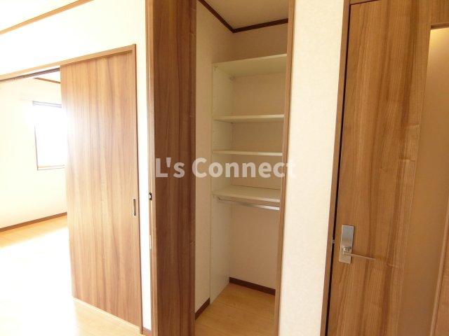 その他設備　ＬＤＫにも収納付き。