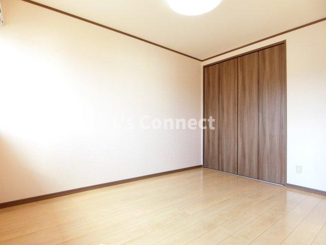 その他　６帖の洋室は寝室として使えます。