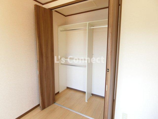 収納　クローゼットでお荷物もすっきり収納。