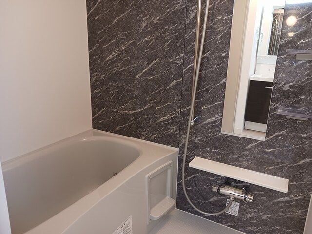 バス・シャワールーム　※同型モデル（イメージ）