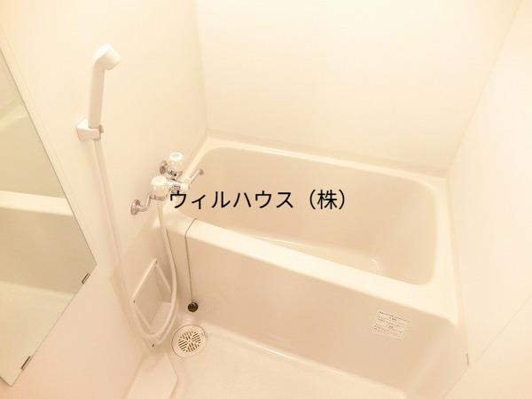 バス・シャワールーム　キレイにリフォームされています！