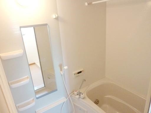 バス・シャワールーム　コンパクトで使いやすいお風呂です