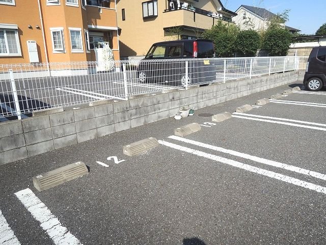 駐車場　駐車場に車を止められます