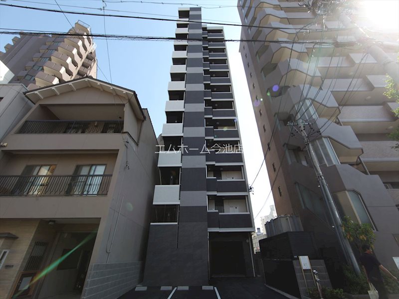 建物外観　外観　オートロック　防犯カメラ　TVモニターホン　宅配BOX