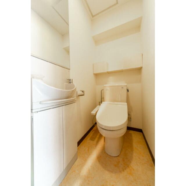 トイレ　※写真は同タイプ住戸です。