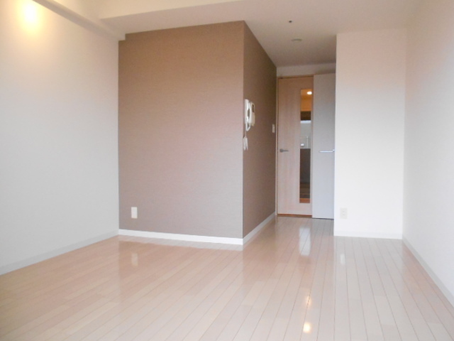 居室・リビング　アクセントクロスが目立ったお部屋です