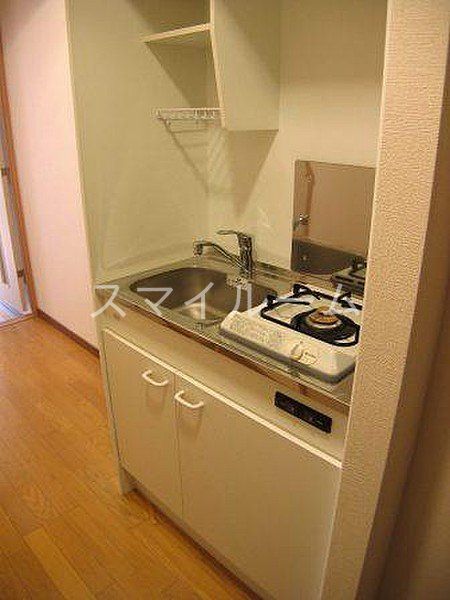 キッチン　別部屋参考写真となります。