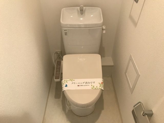 トイレ　■温水洗浄便座■ウォールキャビネット収納付き♪