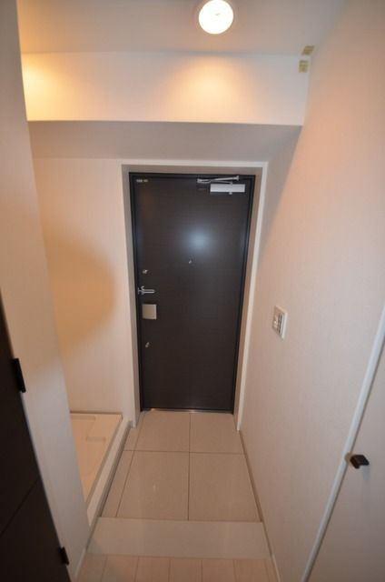 玄関　（別タイプ参考写真）文京春日プラッツ　文京区西片１