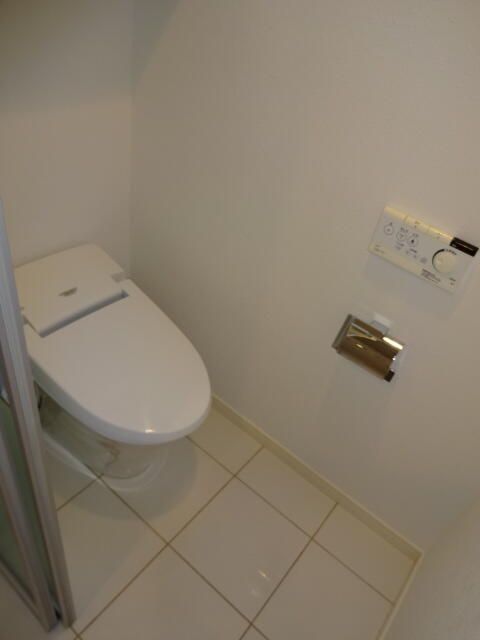 トイレ　★タンクレス温水洗浄便座★