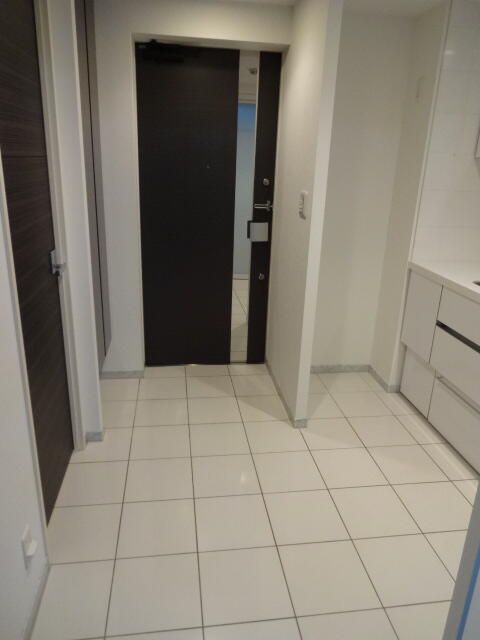 玄関　■モニタ付インターホン■ディンプルキー■2重鍵■ダウンライト