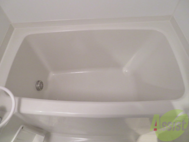 バス・シャワールーム　お風呂です。嬉しい追い焚き機能付きです。