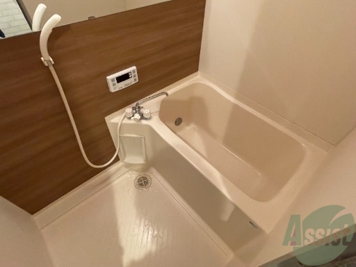 バス・シャワールーム　追い焚き機能付きなので、半身浴も気持ちよくできますね。