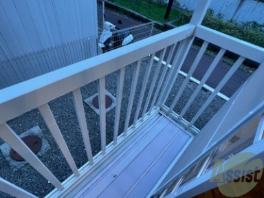 バルコニー　大通りに面していないので、車の騒音も心配ないですね。