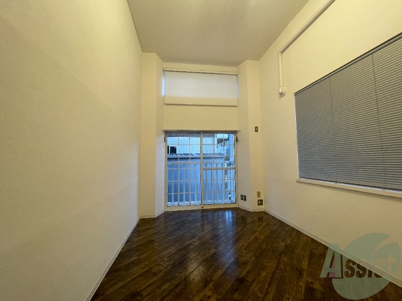 居室・リビング　シングルベットも置けそうな広さのお部屋ですね。