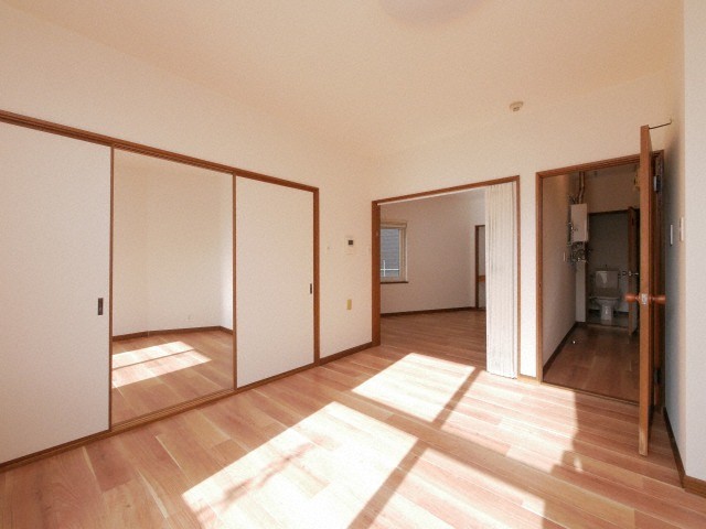 居室・リビング　窓が大きい為、光が差し込みます★