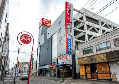 ドラックストア　ツルハドラッグ南9条店（ドラッグストア）まで402m