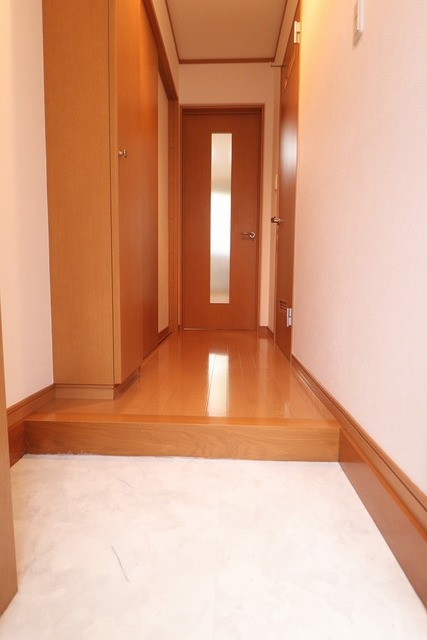 玄関　室内写真別部屋。現状優先。