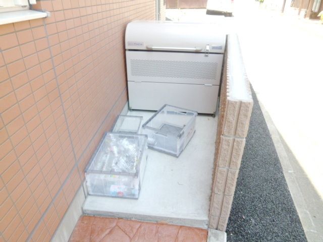その他共有部分　★敷地内にゴミ箱もあります★