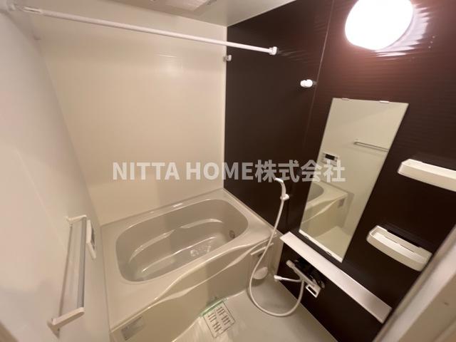 バス・シャワールーム　追い焚き、浴室乾燥機付きのバスルームです◇