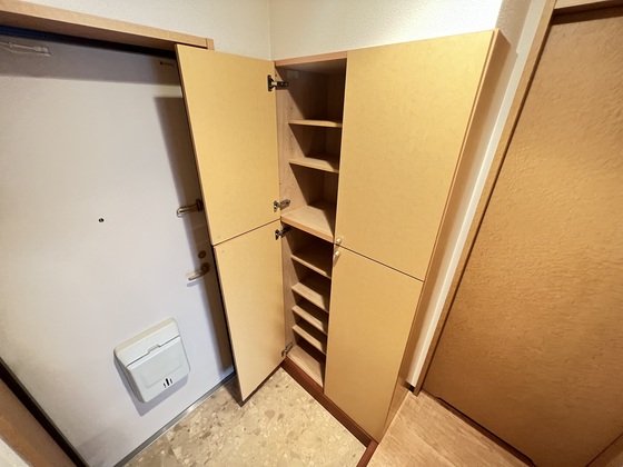 玄関　※別部屋の写真です