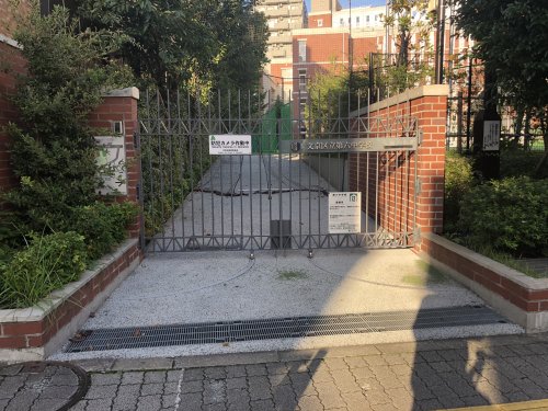 中学校　文京区立第六中学校（中学校）まで204m