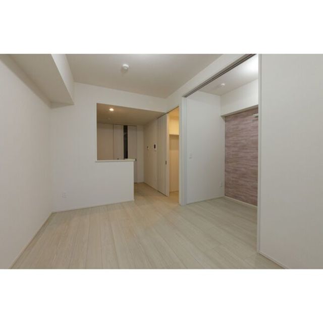 居室・リビング　別号室の写真の為、現況優先