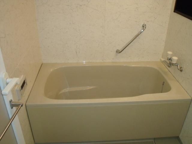 バス・シャワールーム　追い焚き付きのオートバス