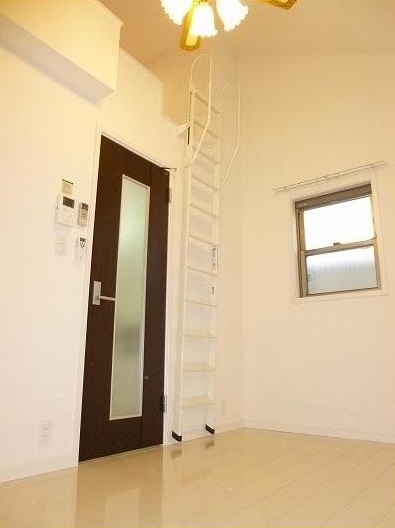 居室・リビング　2面採光のお部屋です。