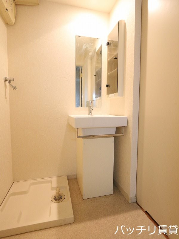 洗面設備　※同型タイプの為、現状を優先いたします