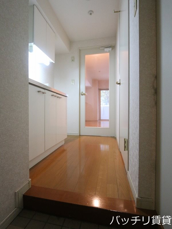 玄関　別号室タイプの為、現状を優先いたします