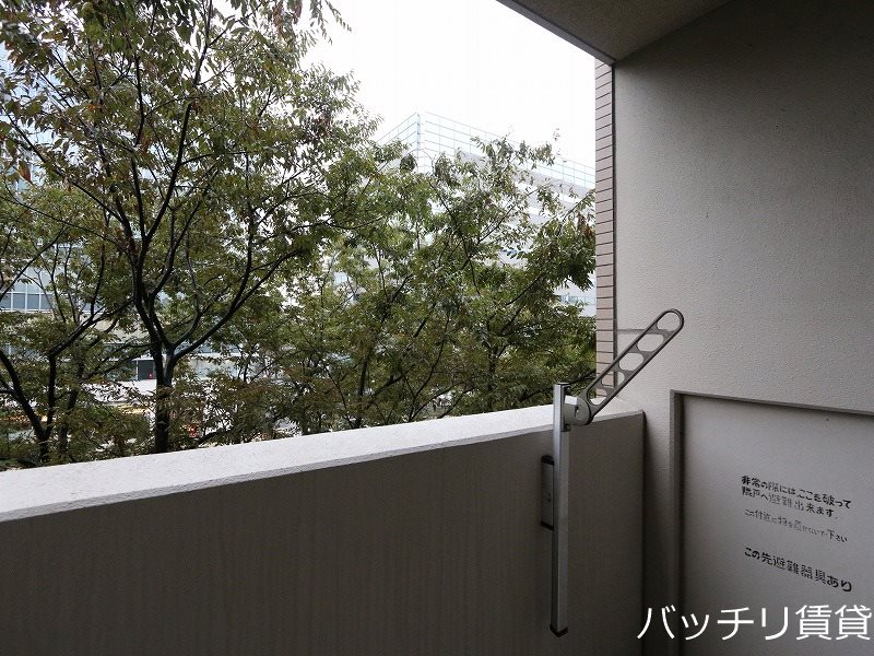 バルコニー　別号室タイプの為、現状を優先いたします