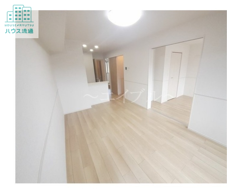 居室・リビング　※別号室の写真です