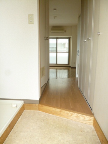 玄関　※同タイプ参考写真