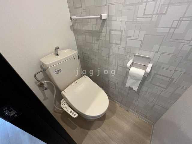 トイレ　温水洗浄便座付き