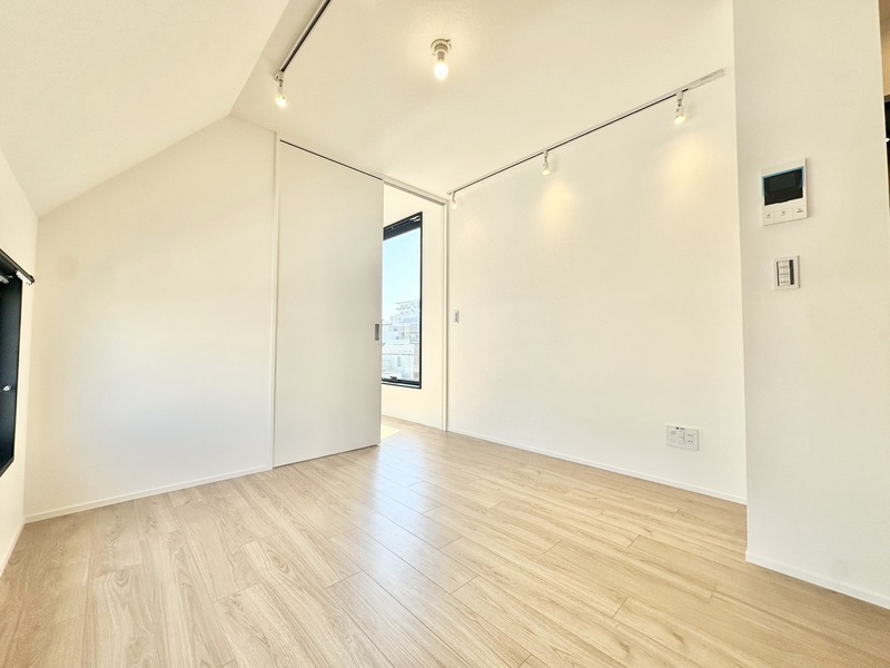 その他部屋・スペース　照明も好きにとりつけ可能です