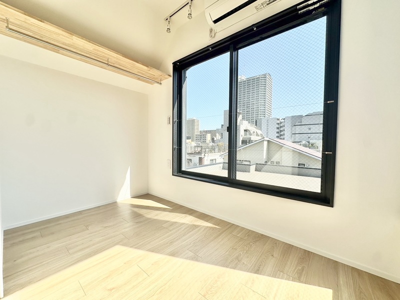 その他部屋・スペース　大きな窓で開放感があります