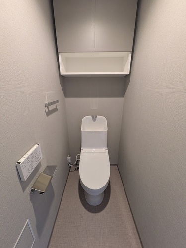 トイレ　温水洗浄機能付きのトイレ