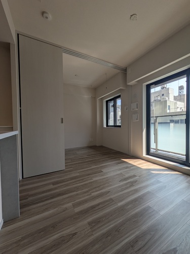 居室・リビング　LDKと洋室合わせて約11畳となります。