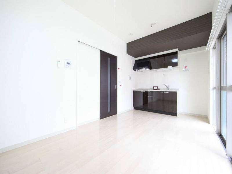 居室・リビング　ＬＤＫ9.3帖　エアコン完備　南面バルコニー