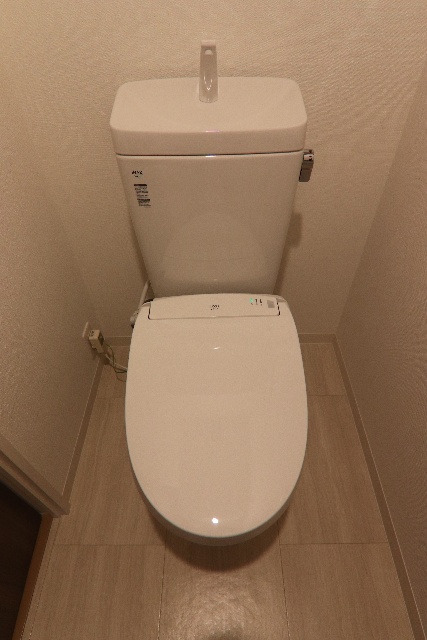 トイレ　※別室の参考写真の為、現況優先です。