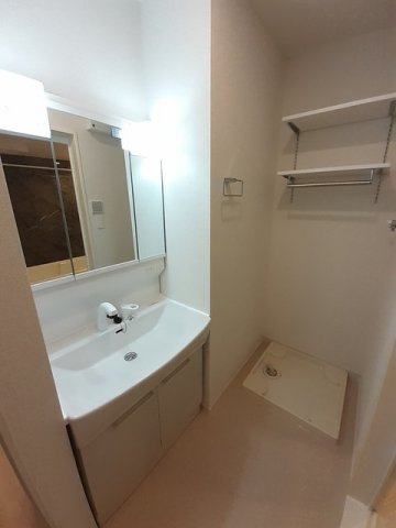 洗面設備　スペースが確保できる洗面所です