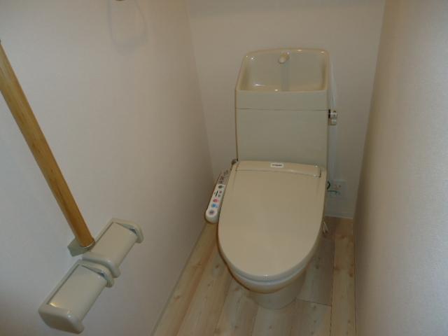 トイレ　温水洗浄便座