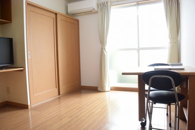 居室・リビング　ゆったり過ごせる居間です