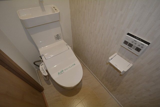 トイレ　温水洗浄便座付きでおすすめ！
