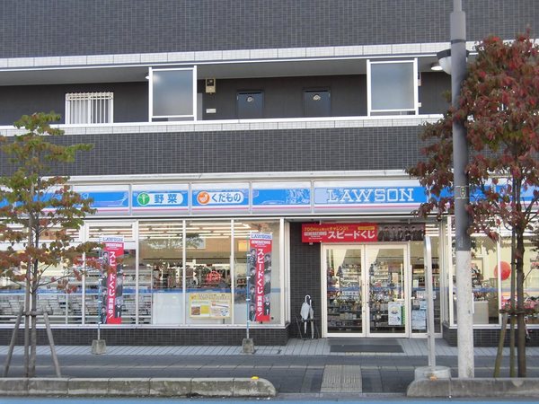 コンビニ　ローソン草加高砂二丁目店（コンビニ）まで200m
