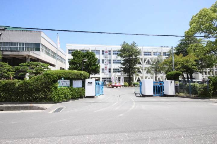 中学校　五日市中学校（中学校）まで761m
