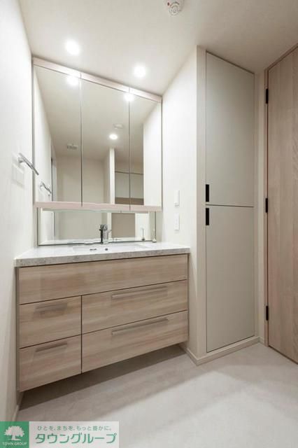 洗面設備　※写真は同タイプ住戸です。