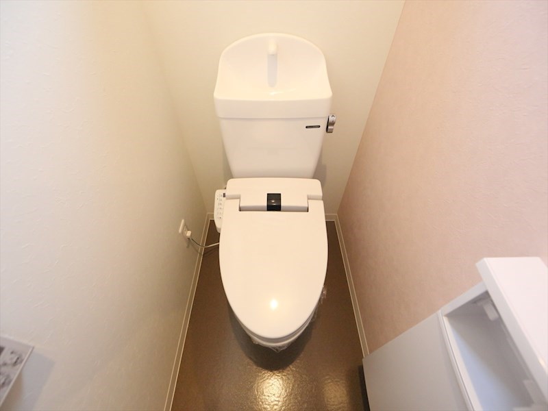 トイレ　温水洗浄暖房便座付トイレ