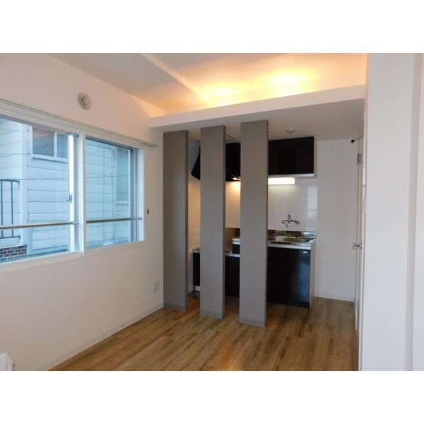 居室・リビング　◆角部屋2面採光で日当たり良好！◆夏も快適エアコン付き！